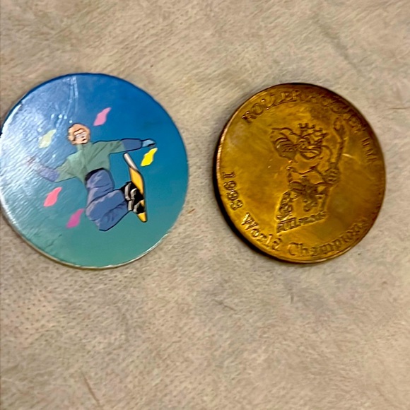 🔥VINTAGE EXCLUSIVE 1993 POGS TOYS IYKYK - Picture 1 of 6